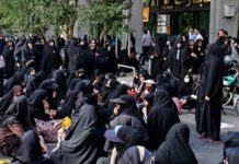 Iran: edukatorët organizojnë protestë jashtë parlamentit të rregjimit