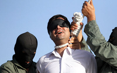 iran-regime-hangs-13-people-today-including-1-man-in-public-400