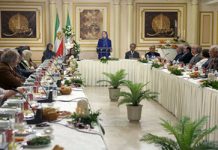 Maryam Rajavi uron në Iftarin e parë Ramazanit nënat e dëshmorëve dhe përkrahësve të rezistencës iraniane