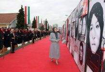 Maryam Rajavi viziton ekspozitën mbi luftën 150 vjeçare të grave iraniane për liri dhe barazi