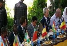 Vizita e ambasadorëve në burgun famëkeq të Evinit, kritikuar nga dy të burgosura