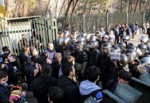 IRAN: Arrestohen së paku 1000 protestues kryesisht të rinj