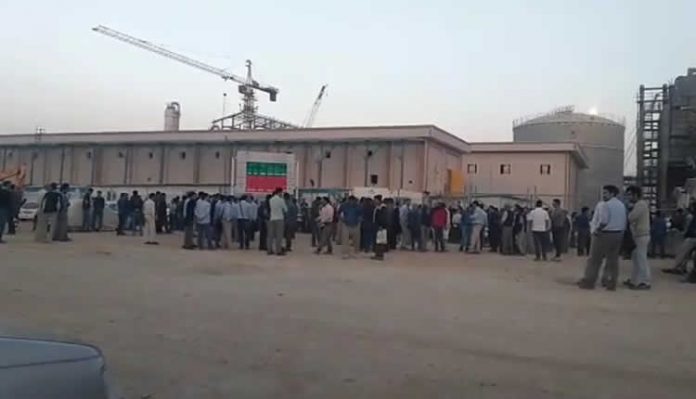 employees-of-Kisson-Company-in-Assalouye