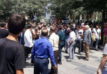 Iran: Forcat Shtypëse Sulmojnë Tregtarët Protestues të Pazareve