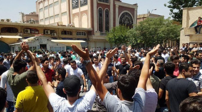 IRANi-Fourth-Day-of-Strike-and-Protest-in-Tehran-Despite-Massive-Crackdowns