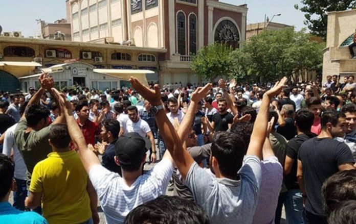 Tehran-Baazar-Traders-Protest-1