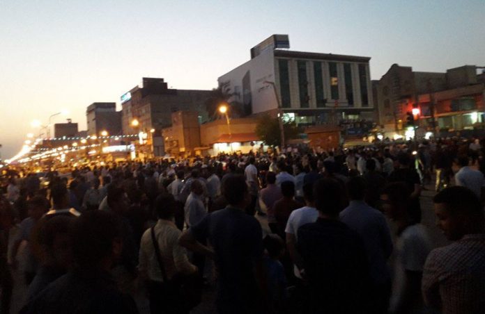 Iran-Protests-Spread-to-Tehran-Ahvaz-Arak-Karaj-and-Other-Cities