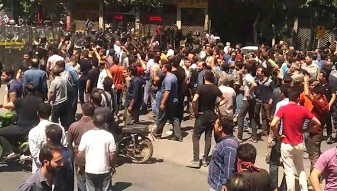 Protests-in-Shapour-Isfahan-Central-Iran-Continue-Over-Corruption-and-Dire-Economy