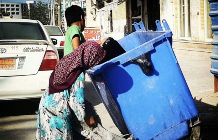 Poverty-in-Iran-Leads-Children-to-Search-Through-Rubbish