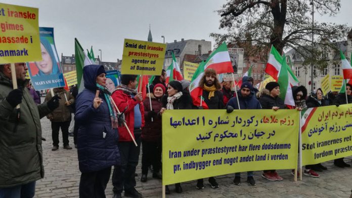 The-supporters-of-Iranian-resistance-800