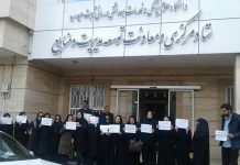 Gratë Marrin Pjesë Dendur në Protestat e Iranit