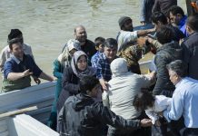 Regjimi Iranian i Shtyp Viktimat e Përmbytjeve në Vend që t’i Ndihmojë