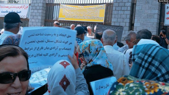 Retirees_in_Tehran_Protest_in_Front_of_the_Parliament
