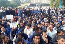 Punëtorët Grevistë në Iran Dënohen me Rrahje me Kamxhik dhe Burgim