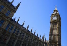 Parlamentarët Britanikë e Nxisin Mbretërinë e Bashkuar që t’i Etiketojë IRGC-në dhe Ministrinë e Inteligjencës të Regjimit Iranian si Organizata Terroriste