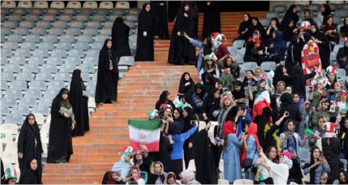 Women_in_stadium