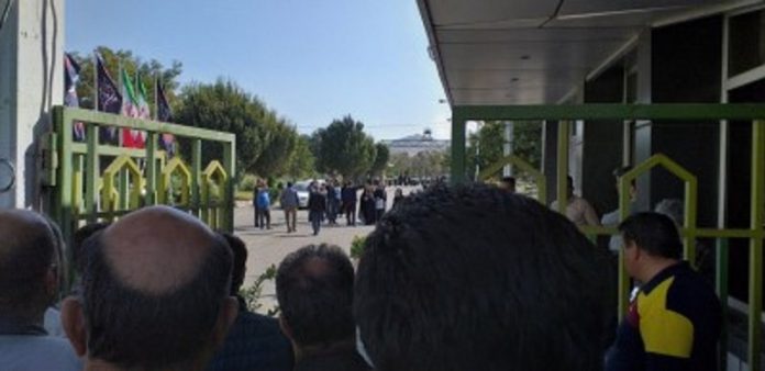 rans_Azarab_factory_workers
