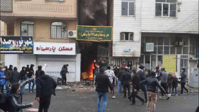 Setting_fire_to_the_Basij_base_by_rebellious_youth_during_the_Iran_protests_November_2019-_file_photo