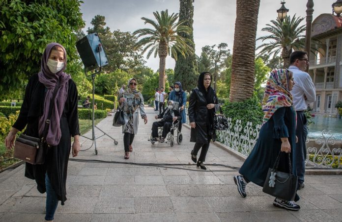 Iran-Shirz-Bagh-aram-01-696x453