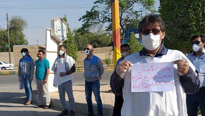 Administrative employees protesting in Khuzestan province, southwest Iran