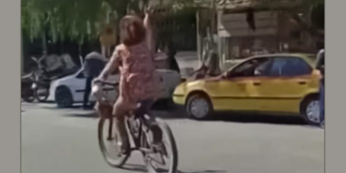 Woman-arrested-in-Najafabad-for-defying-the-compulsory-veil