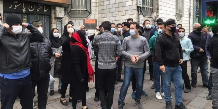 Iran-stock-market-investors-1140x570