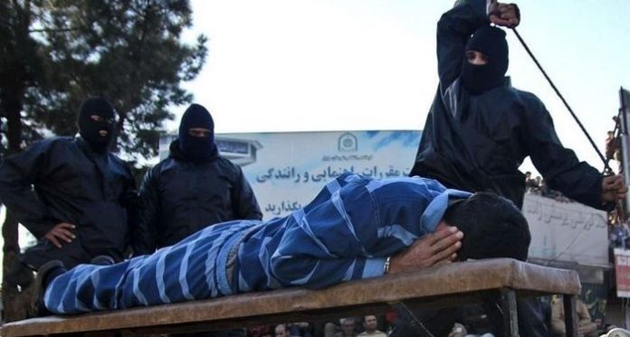 Iranian-man-lashed-in-public-700x375