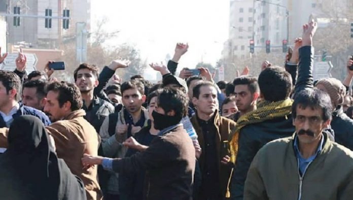 Iranian-youth-protesting-on-the-street