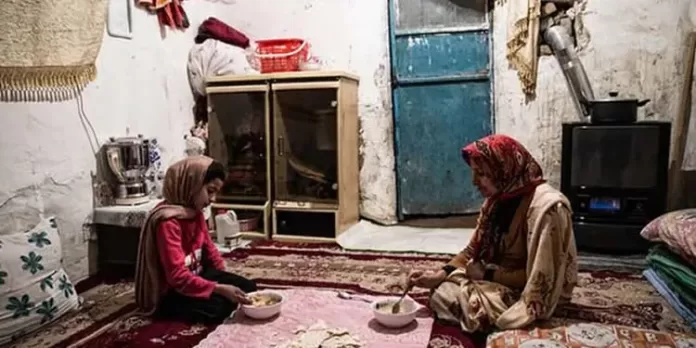 A-third-of-Iranians-living-in-absolute-poverty.jpg
