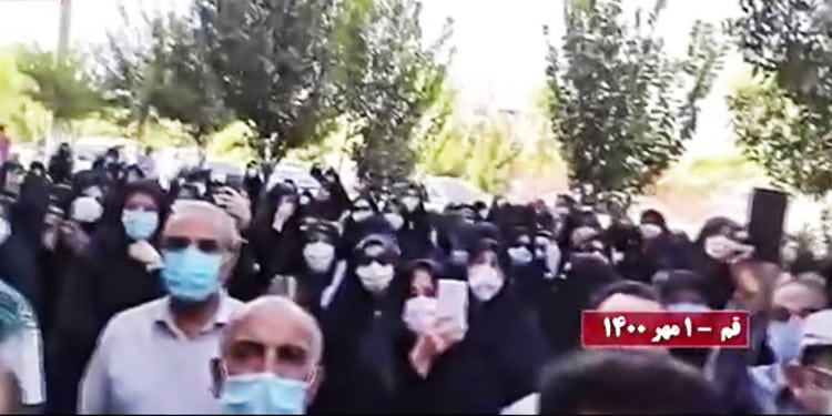 Iranian teachers hold nationwide protests on the first day of the school year