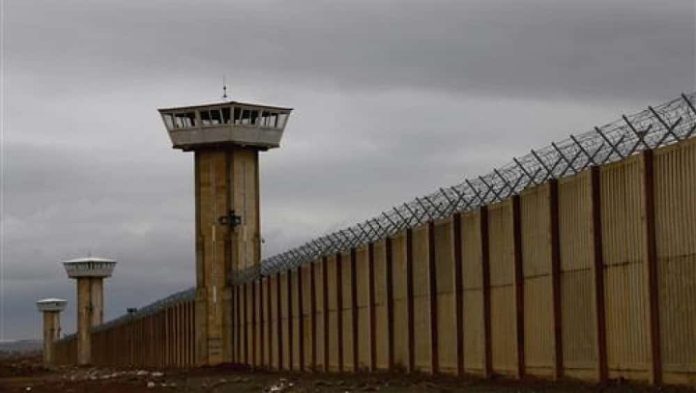 iran-prison-beating-prisoners-min