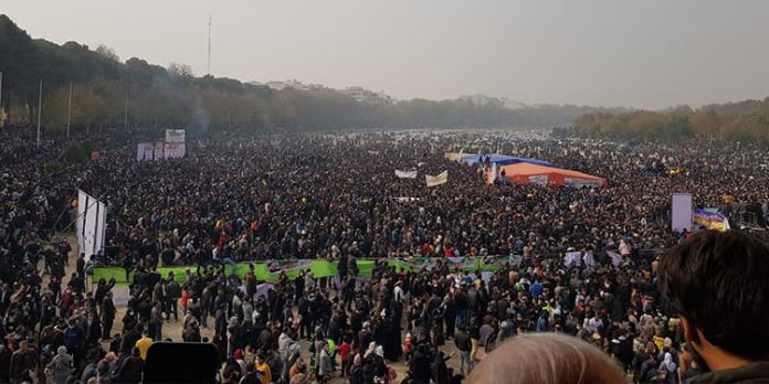 Demonstration-by-people-and-farmers-of-Isfahan-min