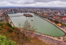 Iran: Thirrjet e “Përshëndetje Rajavit, Poshtë Khamenei dhe Raisi”, “Jo Shahut, Jo Mullahëve” në Lahijan