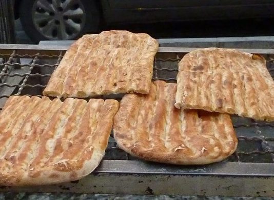 Populli iranian jep “me qira” bukën ndërkohë që regjimi shpenzon biliona për luftë dhe terrorizëm