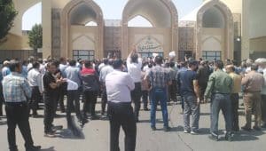 Pensionistët në Iran dolën në rrugë në ditën e dytë të protestave, duke brohoritur “Vdekje Raisi!”