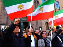 Protestuesit Iranianë i Kundërvihen Shfaqjes së MOIS Jashtë Gjykatës së Stokholmit ku po Gjykohet Hamid Noury