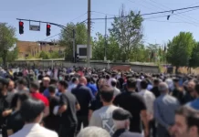 “Vdekje Raisit”, këndojnë qytetarët e Shahrekordit, duke protestuar për mungesën e ujit