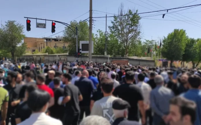 ‘Death-to-Raisi-Shahrekord-Citizens-Chant-Protesting-Water-Shortages