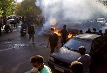 Studentët e kolegjit të Iranit vazhdojnë kryengritjen e pamëshirshme, mitingjet e natës përshkallëzohen