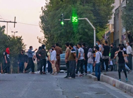 Protestat e vazhdueshme të kryengritjes në të gjithë Iranin po i afrohen njëqindvjetorit