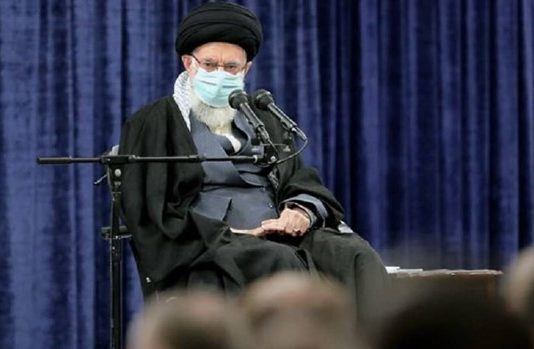 Pesë Muaj Protesta në Iran Kanë Detyruar Khamenein të Pranojë Dështimin e Regjimit