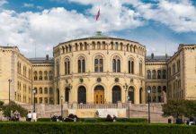 Shumica e deputetëve të parlamentit norvegjez mbështesin kryengritjen iraniane dhe vizionin demokratik të zonjës Maryam Rajavi