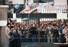 Mohsen Rafiqdoost (ish-ministër i IRGC): IRGC u dha studentëve lehtësitë për të kapur ambasadën amerikane në 1979.