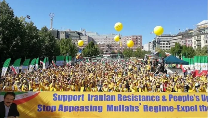 تظاهرات-در-استکهلم-–-سوئد-همبستگی-با-قیام-و-مقاومت-مردم-ایران