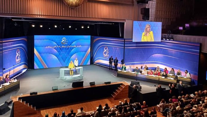 paris-world-women-day-2024-crowd