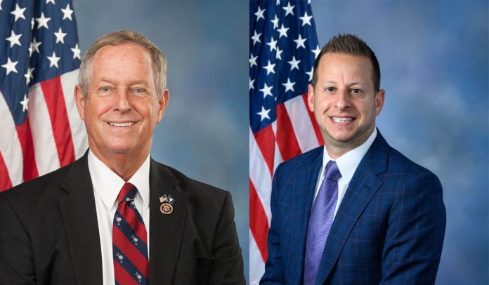 Kongresmeni Joe Wilson (Republikan nga Karolina e Jugut) dhe Kongresmeni Jared Moskowitz (Demokrat nga Florida)
