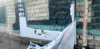 Në lidhje me maskaradën e ardhshme të zgjedhjeve të regjimit iranian, ajo që mund të thuhet është se: "Karakteristika kryesore dhe zbavitëse e kësaj drame është se të gjashtë aktorët luajnë të njëjtin rol dhe thonë të njëjtën gjë me dallime të vogla. Ata jo vetëm që deklarojnë besnikërinë e tyre ndaj drejtuesit suprem të regjimit Ali Khamenei, por edhe jashtë njëri -tjetrit në angazhimin e tyre për të vazhduar rrugën dhe programin e Raisi. " Është e qartë se të flasësh për gabimet e qeverisë së dështuar të Raisi nuk është e vështirë. Skandali dhe dështimi i qeverisë së tij kishin arritur në një pikë ku parlamenti i rreptë që mbështeste Raisi e këshilloi atë të jepte dorëheqjen për të ruajtur regjimin. Edhe më shumë se 170 anëtarë të parlamentit që kishin nënshkruar një letër gjatë zgjedhjeve të vitit 2021 në mbështetje të presidencës së Raisi shprehën keqardhje dhe pranuan gabimin e tyre në vitin e dytë të presidencës së tij. Khamenei, si pronar i cirkut zgjedhor, dëshiron që rruga dhe mënyra e Raisit të vazhdojë; "Jo një fjalë më pak, jo një fjalë më shumë!" Rruga e Raisi nuk do të thotë asgjë tjetër përveç shtypjes maksimale, përfshirë shtypjen, ekzekutimin dhe mbytjen absolute të brendshme, dhe luftën dhe eksportin e terrorizmit nga jashtë për të bllokuar kryengritjet dhe rrezikun e përmbysjes së regjimit. Sidoqoftë, kjo situatë e përgjithshme e regjimit në krizën e rrëzimit sqaron tre realitete specifike në kontekstin e shfaqjes zgjedhore: Së pari, rëndesi dhe pariparueshmëria e vdekjes së Raisi, të cilën Khamenei e përshkroi si: "është e pariparueshme. Është një humbje e rëndë, një pikëllim i madh. " Së dyti, të gjashtë kandidatët përpiqen t'i tregojnë ata vetë të jenë më në përputhje me Khamenei. Kjo qasje çoi në intensifikimin e talljes dhe rënies së pjerrët dhe në absurditet të fushatës zgjedhore, e cila madje ka tërhequr ankesa nga dekoruesit e zgjedhjeve të vetë regjimit. Së treti dhe më e rëndësishmja, pavarësisht nga rezultatet e paracaktuara të zgjedhjeve, jo vetëm që nuk kompensohet goditja e vdekjes së Raisi, por efektet e goditjes bëhen gjithnjë e më të dukshme në çdo dridhje politike dhe sociale. Në ditën e vdekjes së Raisit, zonja Maryam Raxhavi, presidenti i zgjedhur i Këshillit Kombëtar të Rezistencës së Iranit (NCRI), theksoi: "Kjo përfaqëson një goditje strategjike monumentale dhe të pariparueshme për udhëheqësin suprem të Mullahs Ali Khamenei dhe tërë Regjimi, famëkeq për ekzekutimet dhe masakrat e tij. Do të shkaktojë një seri pasojash dhe krizash brenda tiranisë teokratike, të cilat do t'i nxisin të rinjtë rebelë në veprim. " Lëvizjet e dëshpëruara të regjimit përpara zgjedhjeve nënvizon më tej thellësinë e kësaj goditje strategjike.