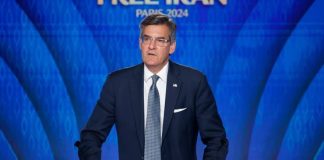 ambasadori amerikan Mitchell Reiss mbajti një fjalim në mbështetje të popullit iranian dhe rezistencës së tyre të organizuar (NCRI dhe MEK)