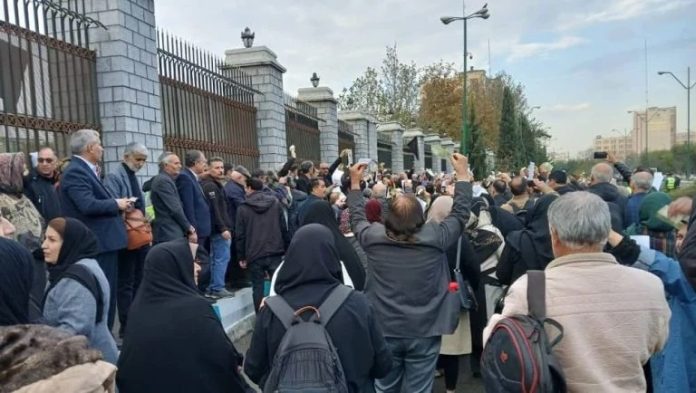 Demonstratat u përhapën nëpër provinca mes ankesave të gjera ekonomike dhe sociale Protestat në Iran: Demonstratat u përhapën nëpër provinca mes ankesave të gjera ekonomike dhe sociale