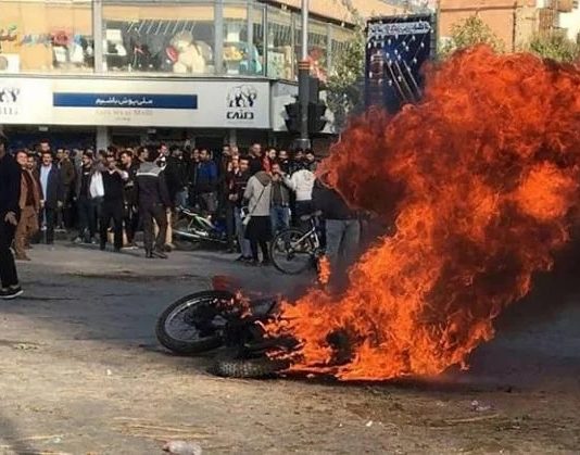 Ndërsa përvjetori i kryengritjes së nëntorit 2019 po afrohet, regjimit të Iranit i mungon rruga rajonale e arratisjes mes trazirave